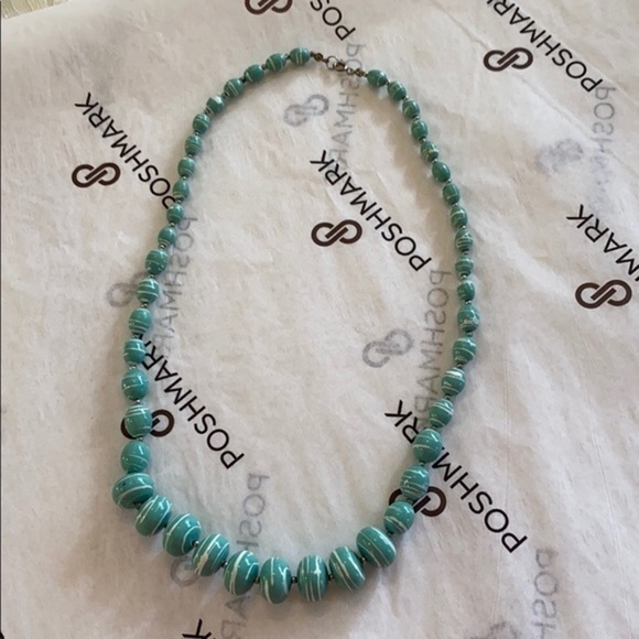 Vintage turquoise color beaded necklace - Picture 1 of 9